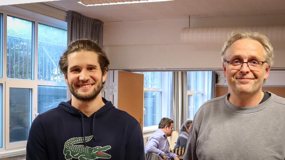 Fra venstre, Per Fredrik Holand - Leder for Bodø sjakklubb, Eirik Bjørgum.