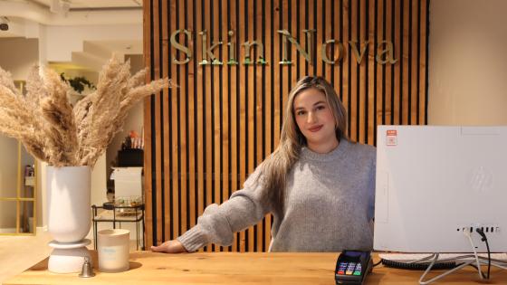 Fezila Horori (28) mener det er viktig å støtte og heie på hverandre innad i bransjen. Foto: Fia Faber
